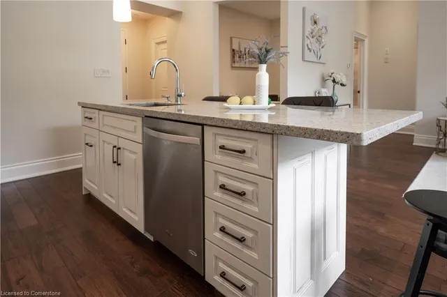 Additional image 8 of 397 King St Unit 213