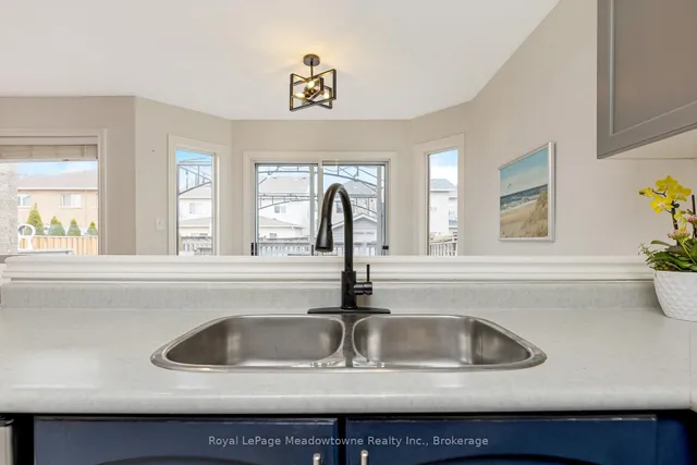 Additional image 12 of 13 Robarts Dr