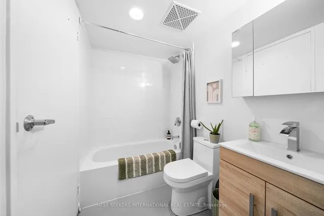 Additional image 13 of 388 Richmond St Unit 919