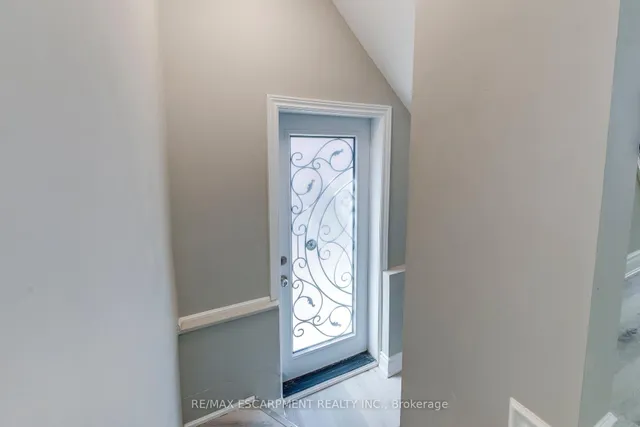 Additional image 36 of 176 Garside Ave