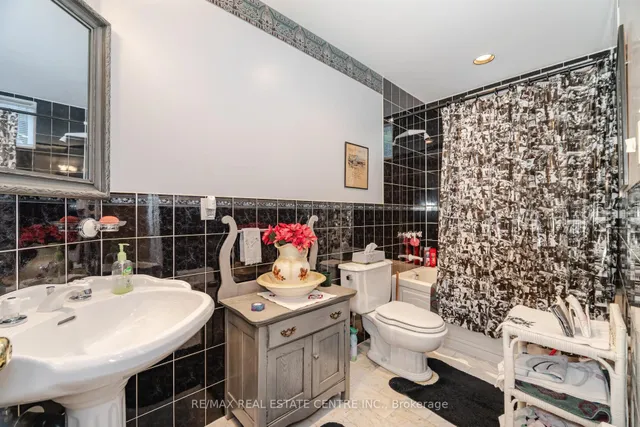 Additional image 39 of 42 Fernbrook Cres