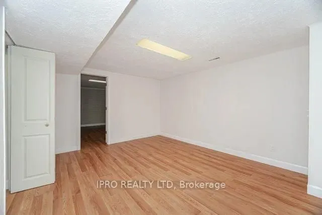 Additional image 37 of 42 Hillside Dr