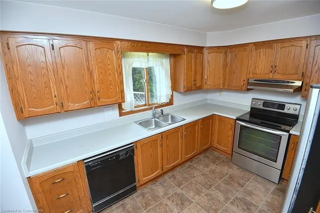 Additional image 20 of 35 Daffodil Cres