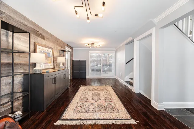 Additional image 40 of 608 Rosedale Cres