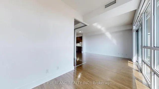 Additional image 19 of 26 Norton Ave Unit 1505