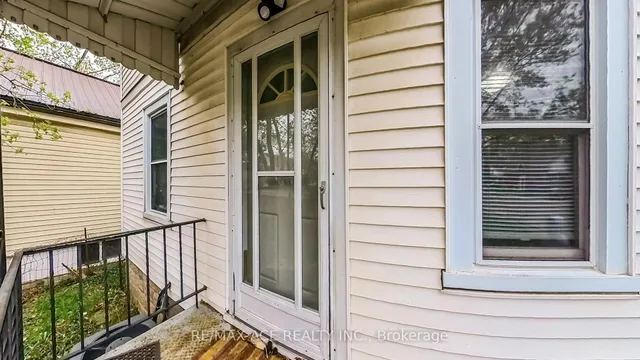 Additional image 34 of 114 Royal Ave