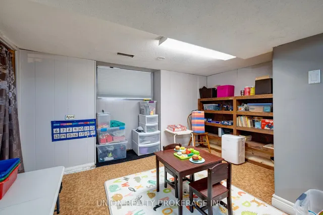 Additional image 18 of 24 Benlamond Ave