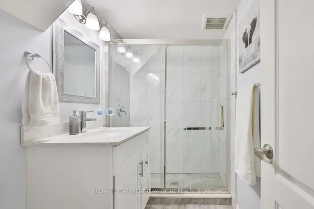 Additional image 35 of 685 CASTLEGUARD Cres