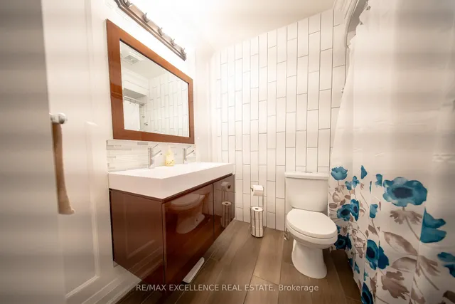 Additional image 16 of 35 Collins Cres Unit 34