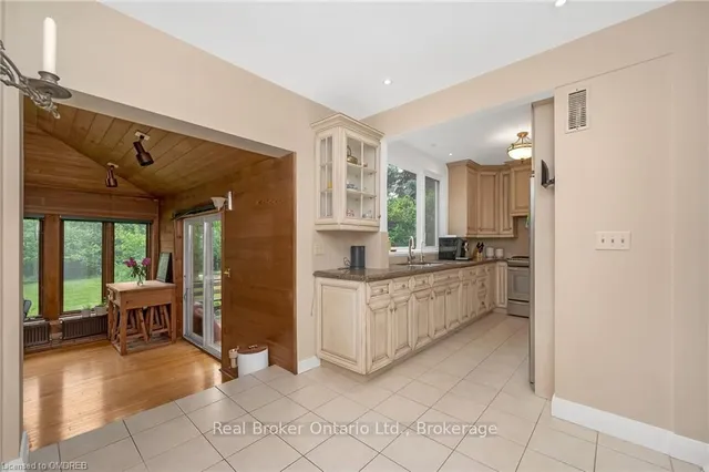 Additional image 10 of 2317 Lakeshore Rd