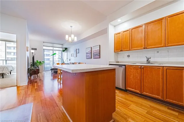 Additional image 8 of 5229 Dundas St Unit 1811