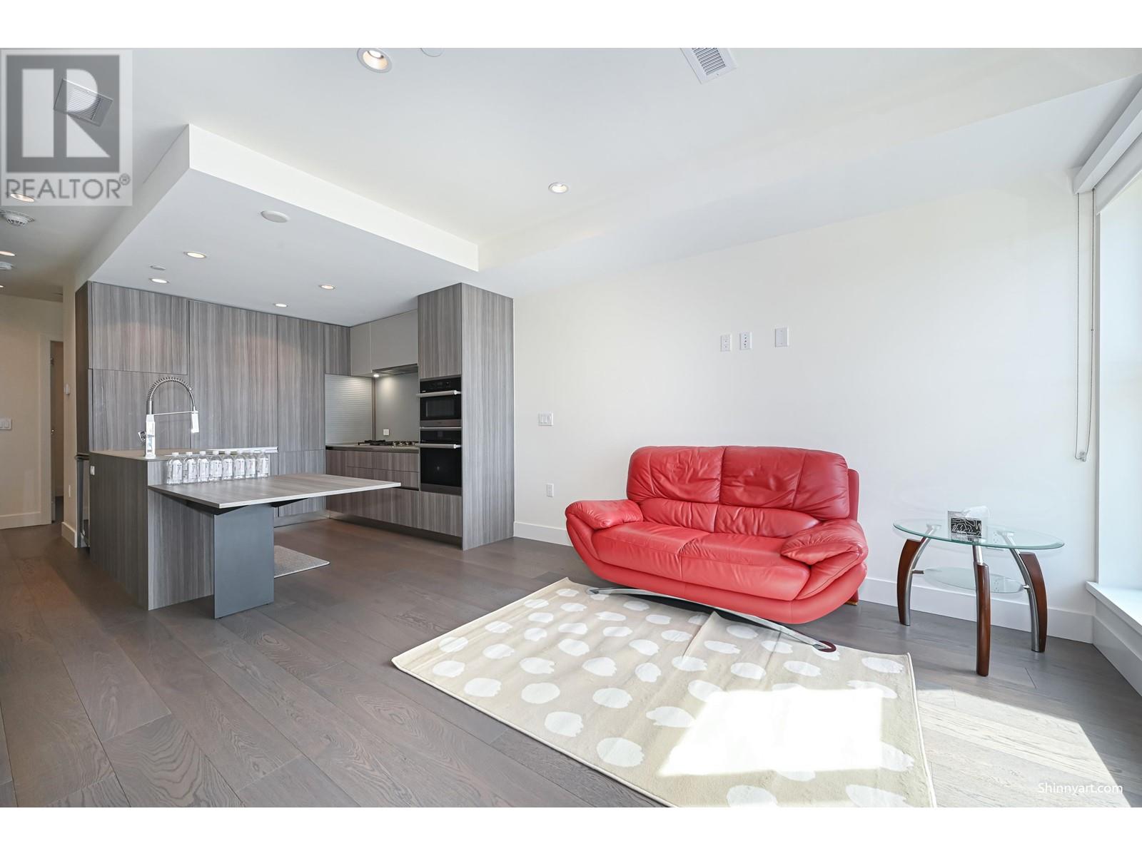 153 W 41ST AVENUE|Vancouver, British Columbia V5Y0N1