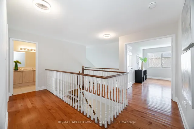 Additional image 25 of 1046 Holdsworth Cres