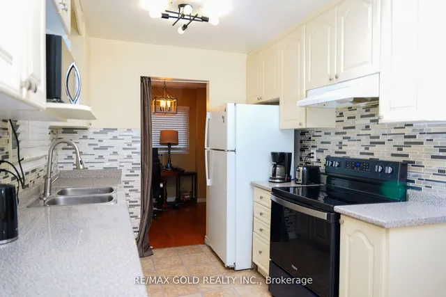 Additional image 7 of 40 Glen Hollow Ave