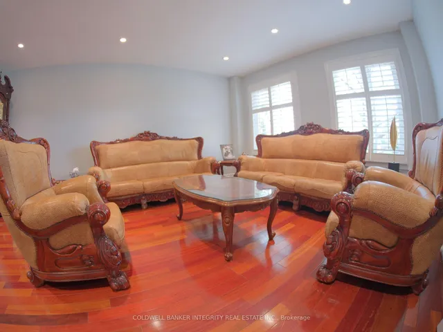 Additional image 33 of 2814 Guilford Cres