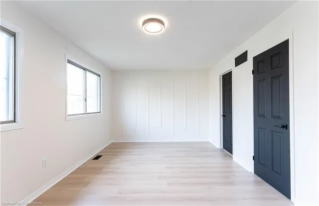 Additional image 38 of 67 Bridgeport Cres