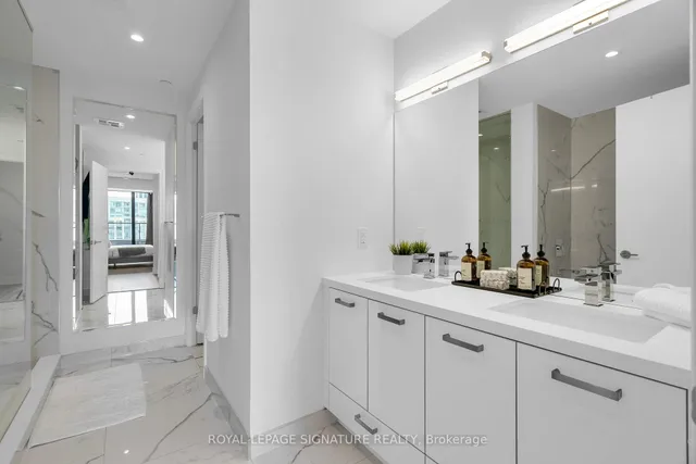 Additional image 16 of 608 Richmond St Unit 1105