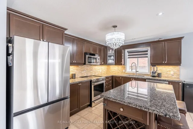 Additional image 12 of 36 Showcase Dr