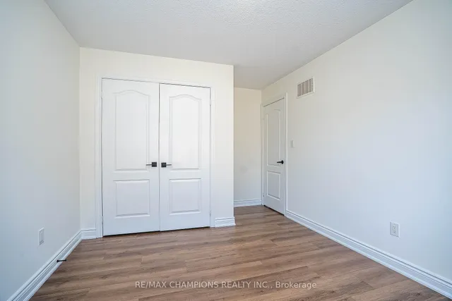 Additional image 32 of 57 Sky Harbour Dr