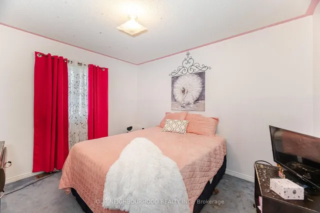 Additional image 26 of 71 Giraffe Ave