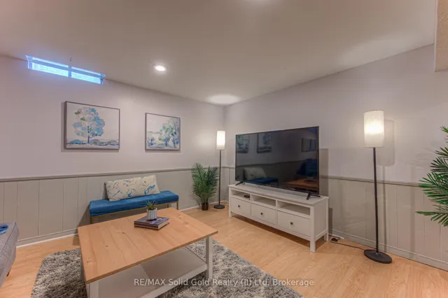 Additional image 40 of 57 Royal Orchard Dr