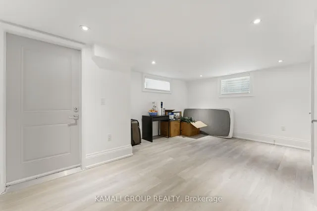 Additional image 40 of 253 Poyntz Ave