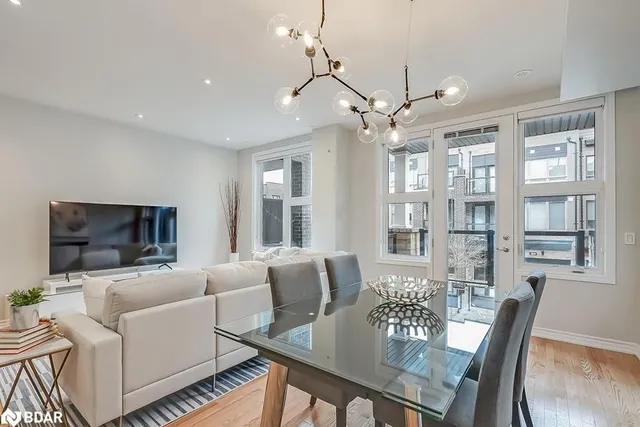 Additional image 14 of 3048 Silvertip Common Common