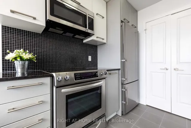 Additional image 19 of 5162 Yonge St Unit LPH202