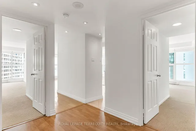 Additional image 7 of 77 Harbour Sq Unit 2707