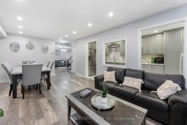 Additional image 18 of 44 Abelard Ave