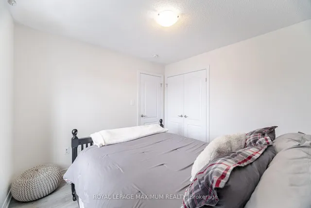 Additional image 34 of 134 Hazelton Ave