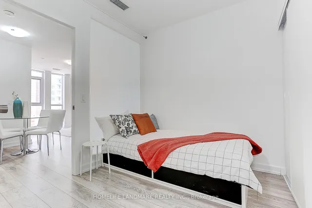 Additional image 36 of 159 Wellesley St Unit 401