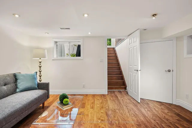 Additional image 31 of 39 Burnfield Ave