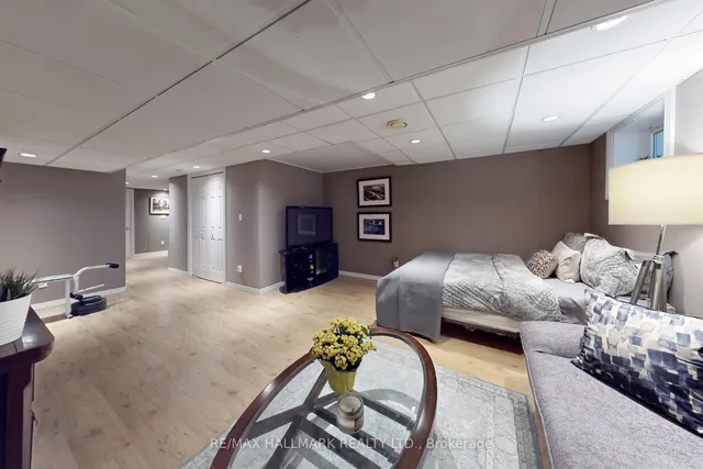 Additional image 41 of 99 Crossovers St