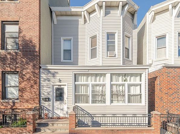 25-22 44th St #2FAM, Astoria, NY 11103