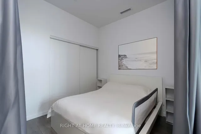 Additional image 20 of 4208 Dundas St Unit 523