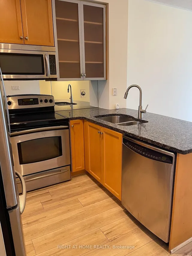 Additional image 4 of 18 Yorkville Ave Unit 1106