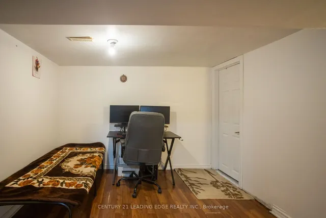 Additional image 30 of 111 Folkstone Cres