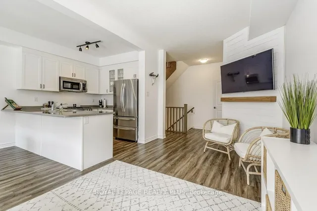 Additional image 17 of 383 Dundas St Unit 34