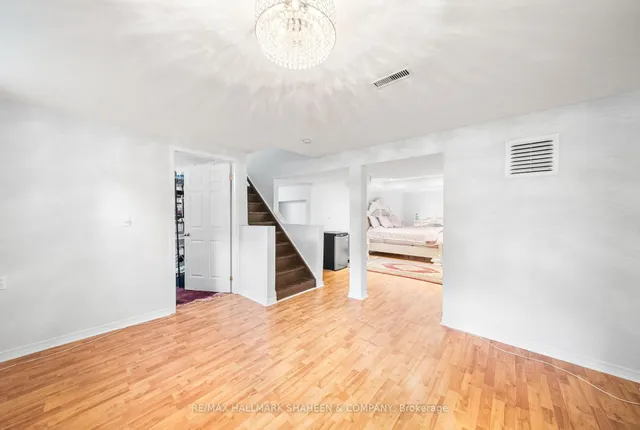 Additional image 34 of 32 Rowland St