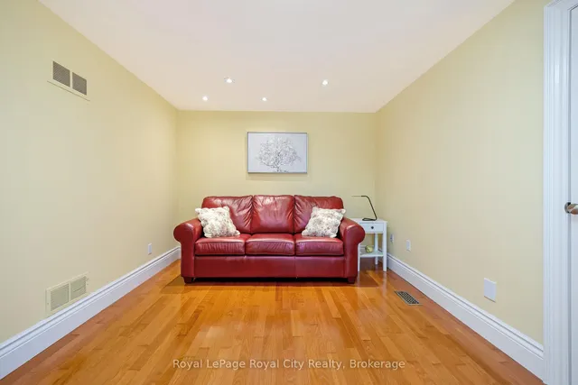 Additional image 25 of 35 Inglewood Dr