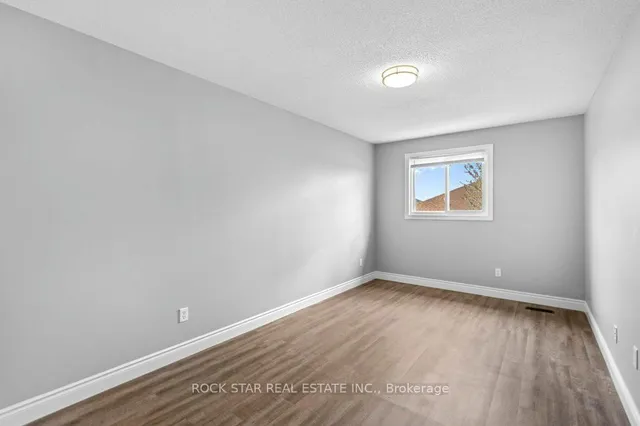 Additional image 31 of 28 Vennio Lane