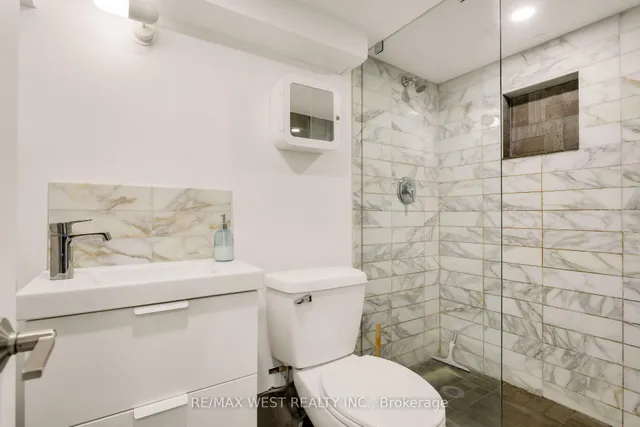 Additional image 49 of 17 Melbourne Ave