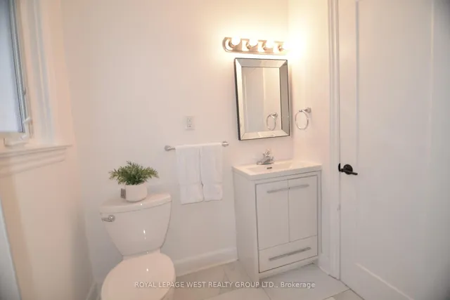 Additional image 14 of 905 Islington Ave