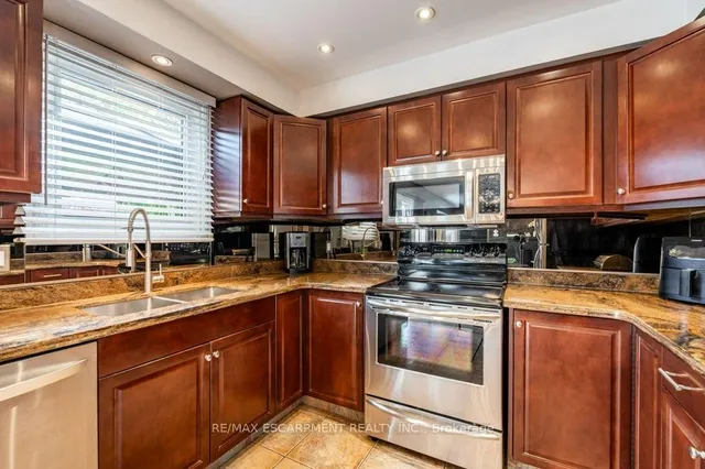 Additional image 17 of 14 Twin Crt