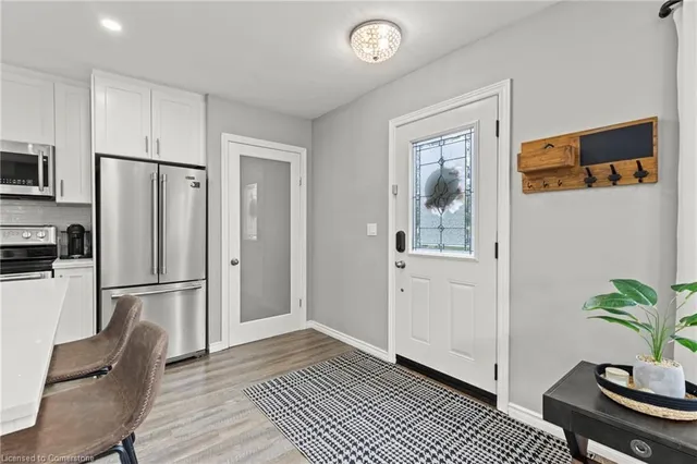 Additional image 3 of 3 Electra Crt