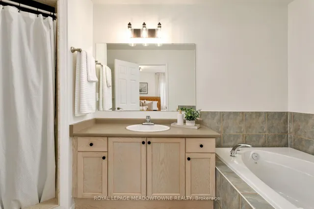 Additional image 16 of 1083 Easterbrook Cres