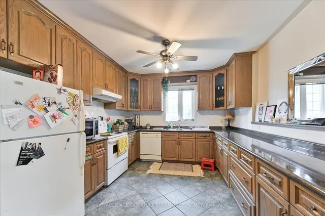 Additional image 32 of 454 Donlands Ave