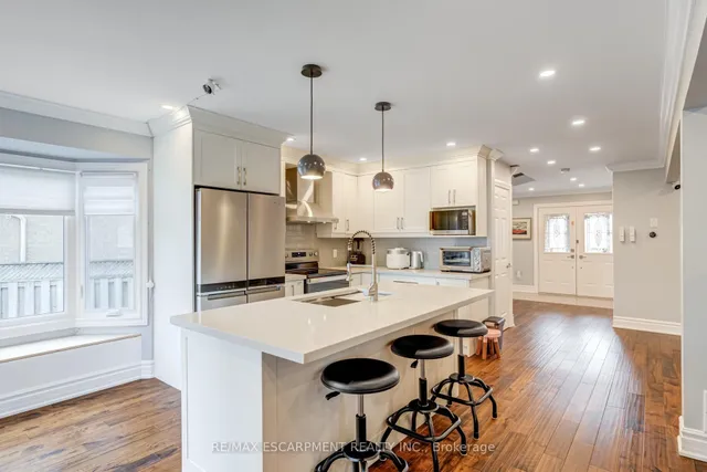 Additional image 15 of 7 Magenta Crt