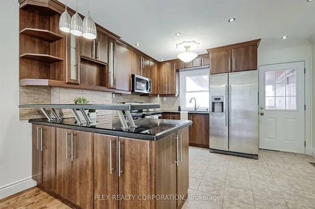 Additional image 11 of 192 Coxwell Ave